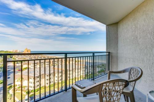 Scenic Views from the balcony at Ocean Forest Plaza Condos - 발코니/테라스