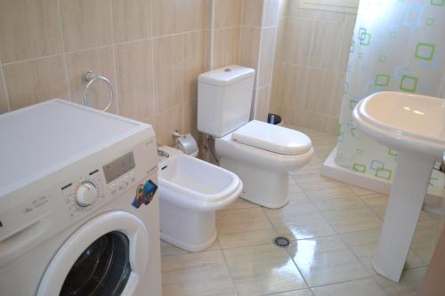 Kela's SEAVIEW Studio Apartment - image 3