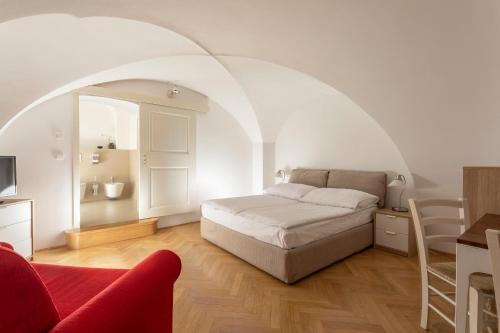 Three Golden Crowns Apartments - image 11
