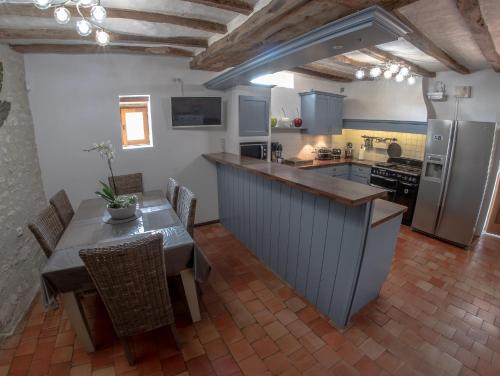 Holiday Home for 10 Guests With Pool Spa and Sauna