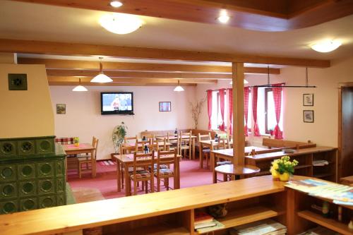 共用Lounge/電視區, 施內貝格公寓 (Schneeberg Apartmany) in 博日達爾