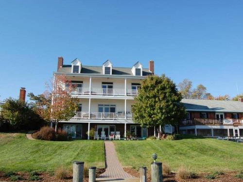 Blue Heron Inn - A Bed and Breakfast LLC in Solomons, USA