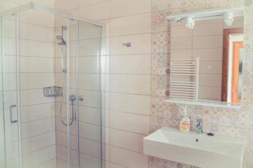 Bl Garden Hotel Balatonlelle Deals Photos Reviews