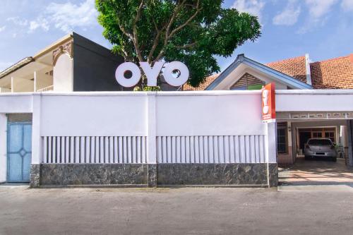 SUPER OYO 890 Dewi Fortuna Guest House