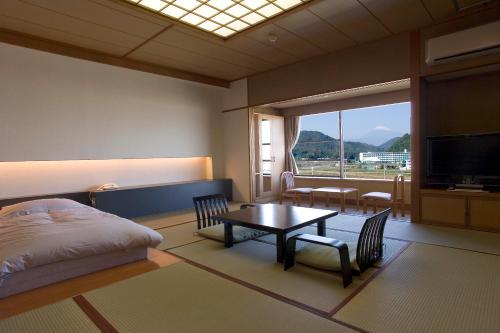 room detail thumbnail 1