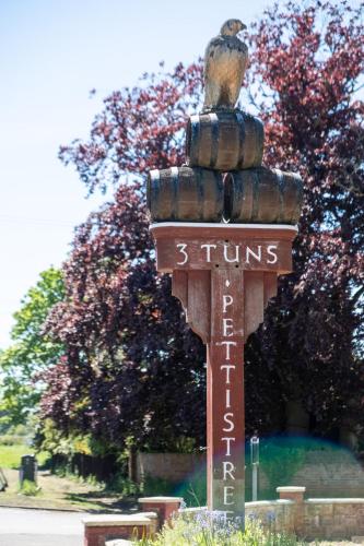 Elm – Three Tuns Apartments - image 6