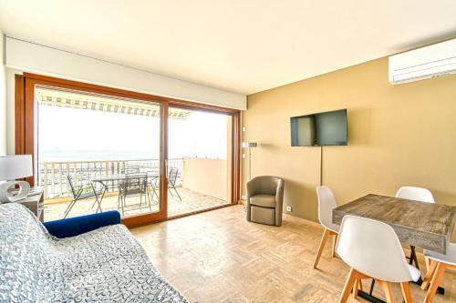 PALM BEACH, enchanting sea view and beach access