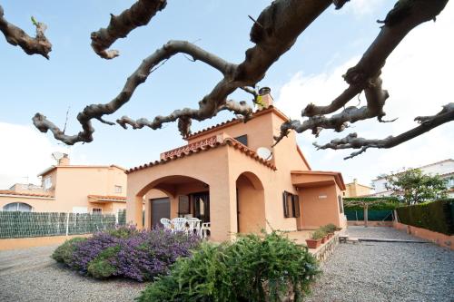 Villa with Garden View