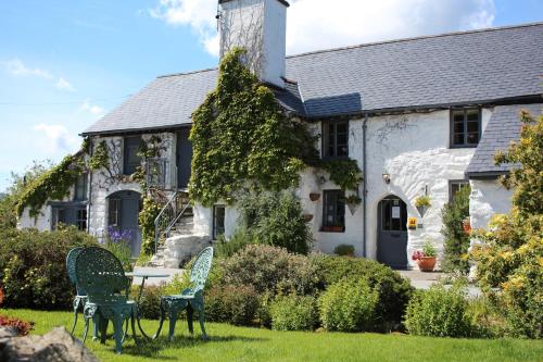 . Dolgun Uchaf Guesthouse and Cottages in Snowdonia