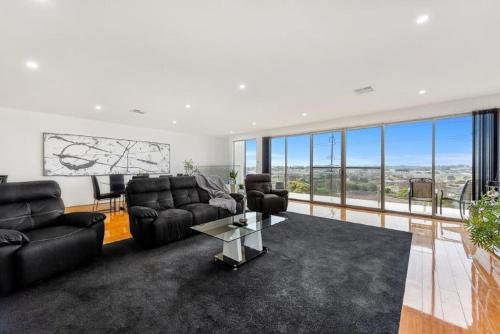 BENGALEE EXECUTIVE TOWNHOUSE- MODERN & STYLISH - City of Mount Gambier