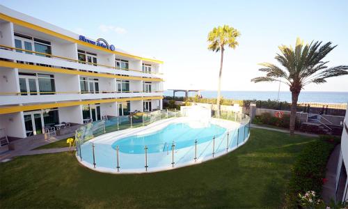 Apartamentos Arco Iris Ideally located in the prime touristic area of Costa Melonares, Apartamentos Arco Iris promises a relaxing and wonderful visit. The hotel offers a wide range of amenities and perks to ensure you have 