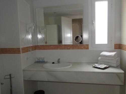 APARTAMENTOS MAR Y GOLF - image 8
