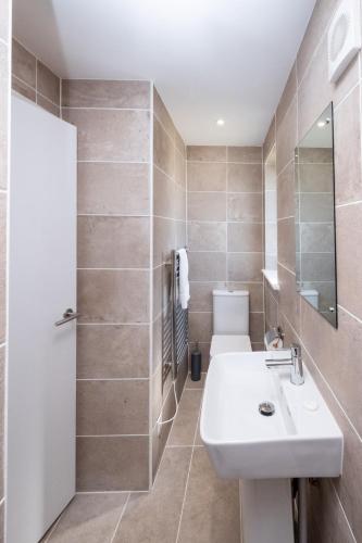 Weeping Willow – Three Tuns Apartments Pettistree - image 4