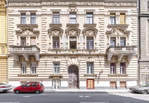 Izabella Home Budapest, Budapest