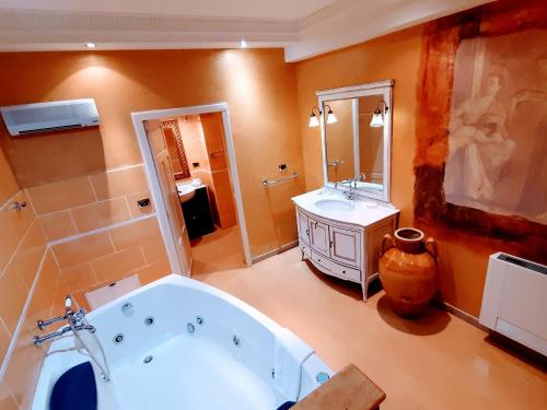 Superior Double Room image 10