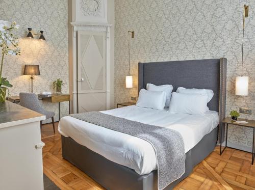 Single room, privilege, street view