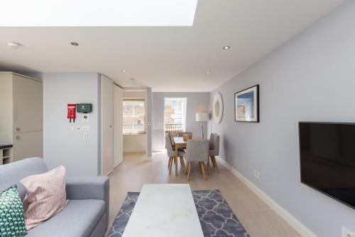 Urban Chic- Covent Garden - image 11