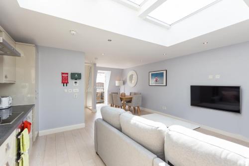 Urban Chic- Covent Garden - image 4