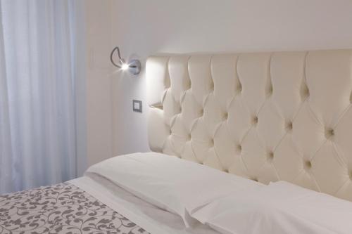 1 queen bed, 1 sofa bed