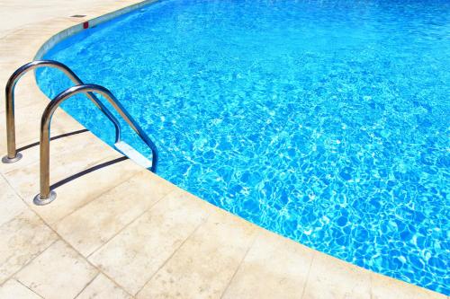 Lake & Pool