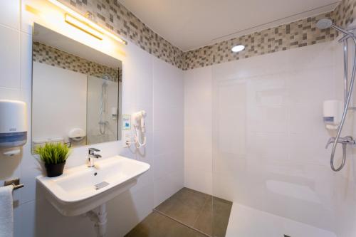 Hotel Centro Vitoria - image 11