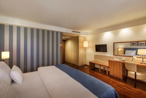 2 twin beds