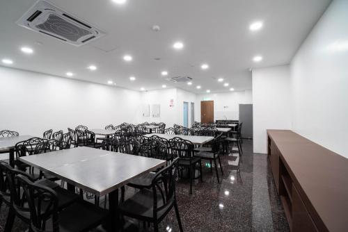 Restaurant, Crystal Garden Hotel (Tasik Selatan) near Le Veggie