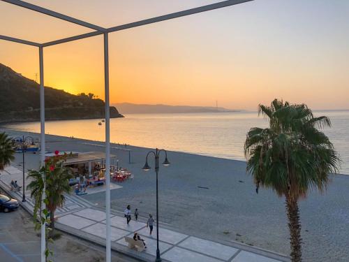  Il tramonto in Scilla