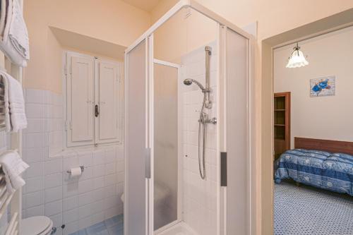 Single Room image 10