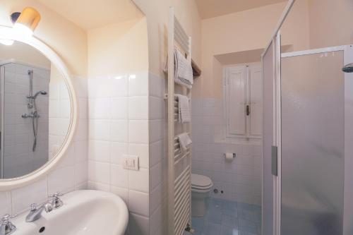 Single Room image 8