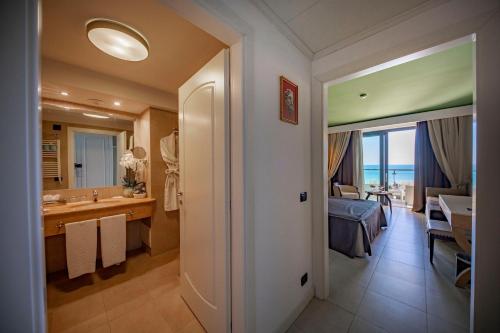 Cefalu Sea Palace – Cefalu, CA