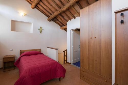 Single Room with Private Bathroom image 4