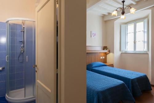 Double or Twin Room with Private Bathroom image 4