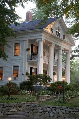 The Inn at Cape Cod - 출입구