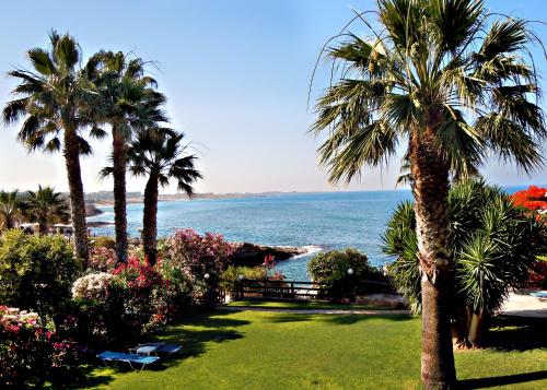 Rododafni Beach Apartments - image 4