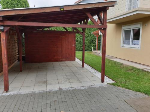 Mártika Apartment - image 5