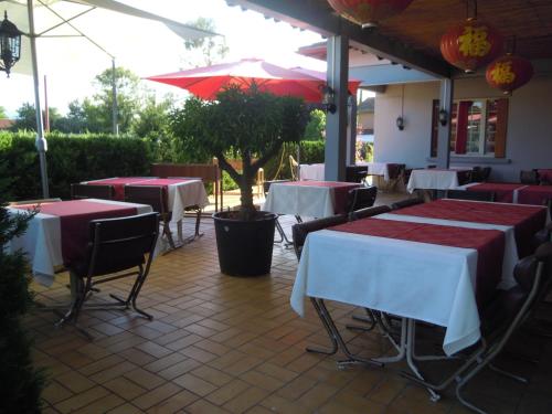 Hotel Cuulong in Labarthe-Inard ciems