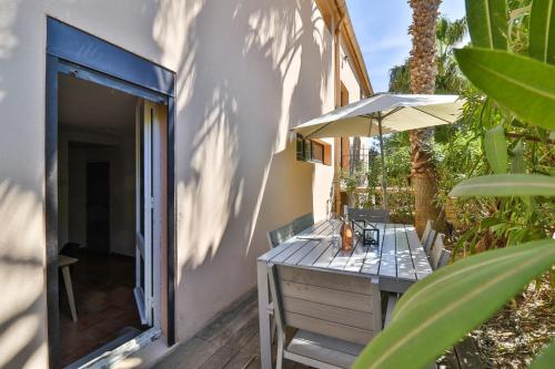 Apartment with Garden View