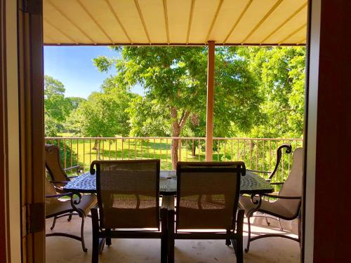 B&B New Braunfels - Rose' River Retreat - Bed and Breakfast New Braunfels