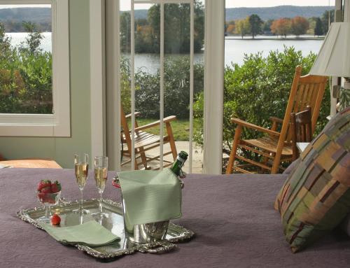 Lookout Point Lakeside Inn
