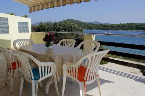  Apartments Davor in Iž Mali