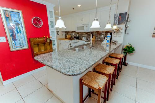 Sterling Shores III near Joe's Crab Shack