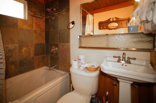 The Cozy Cubbyhole - main image