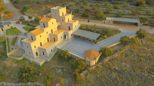 Focalion Castle Luxury Suites - image 9