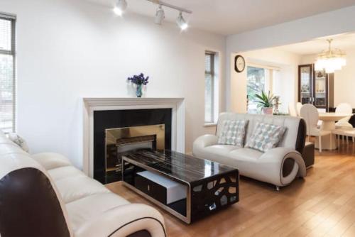 Convenient to Attractions & Close To Airport in Vancouver, Canada