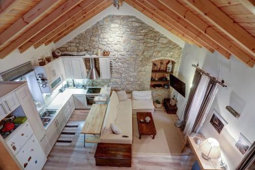 Luminous 2BD stone Apt in the alleys of Corfu town