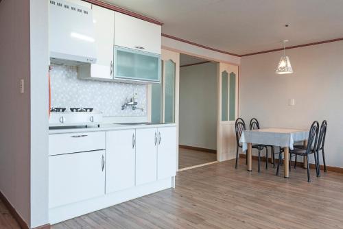 Kitchen, Hyundai Soo Resort in Sokcho-si