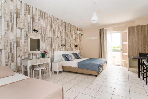 Silver Sun Studios Apartments In Greece - 