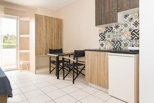 Silver Sun Studios & Apartments - image 8