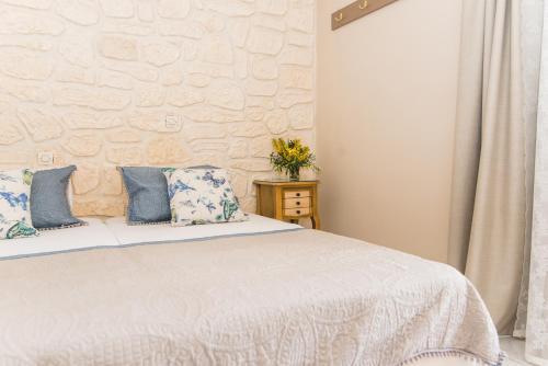 Silver Sun Studios & Apartments - image 5